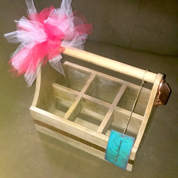 Tommy Bahama Other - TOMMY BAHAMA bottle carrier with attached opener